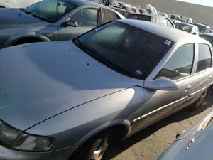 OPEL VECTRA B BERLINA foto 3