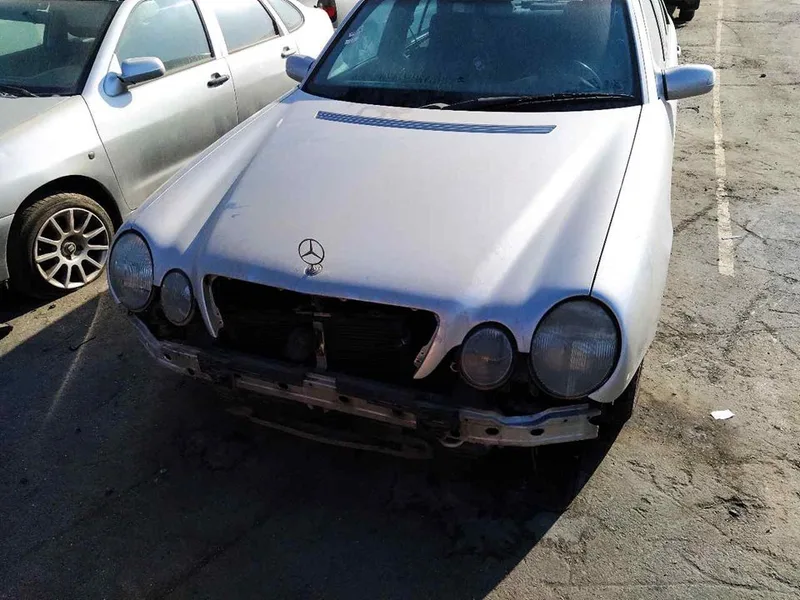 MERCEDES-BENZ CLASE E (BM 210) BERLINA