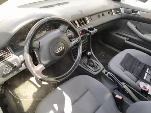 AUDI A6 BERLINA (4B2) foto 2