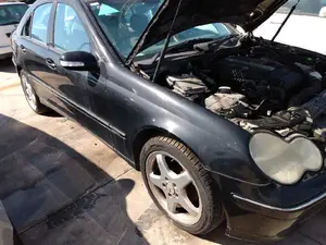 MERCEDES-BENZ CLASE C (BM 203) BERLINA foto 3