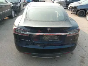 TESLA MODEL S foto 3