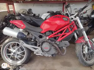 DUCATI MONSTER 1100 foto 1