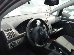 VOLKSWAGEN TOURAN (1T3) foto 2