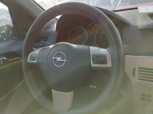 OPEL ASTRA H BERLINA foto 9