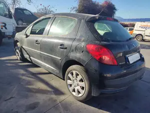 PEUGEOT 207 foto 2
