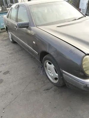 MERCEDES-BENZ CLASE E (BM 210) BERLINA foto 7