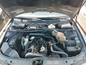 AUDI A4 AVANT (B5) foto 4