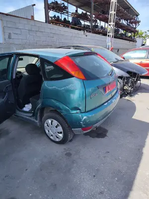 FORD FOCUS BERLINA (CAK) foto 6