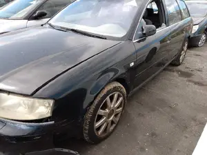 AUDI A6 BERLINA (4B2) foto 4