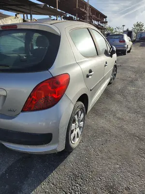 PEUGEOT 207 foto 3