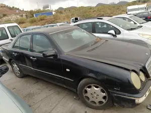 MERCEDES-BENZ CLASE E (BM 210) BERLINA foto 2