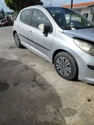 PEUGEOT 207 foto 2