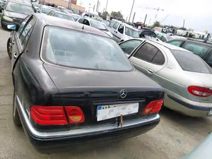 MERCEDES-BENZ CLASE E (BM 210) BERLINA foto 4