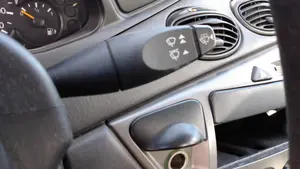 FORD FOCUS BERLINA (CAK) foto 29