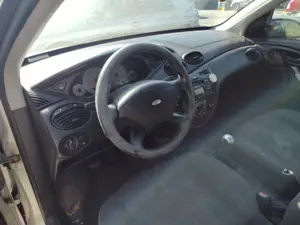 FORD FOCUS BERLINA (CAK) foto 8