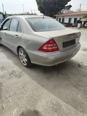 MERCEDES-BENZ CLASE C (BM 203) BERLINA foto 4