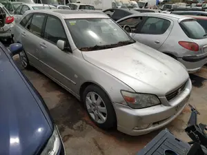 LEXUS IS 200 (GXE10) foto 3