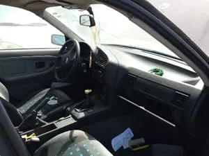 BMW SERIE 3 BERLINA (E36) foto 4