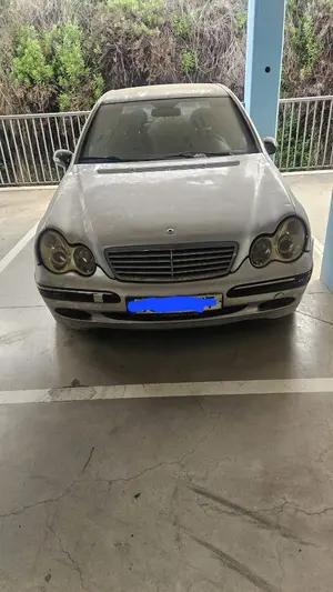 MERCEDES-BENZ CLASE C (BM 203) BERLINA foto 2