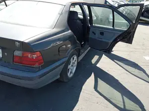 BMW SERIE 3 BERLINA (E36) foto 2