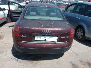 AUDI A6 BERLINA (4B2) foto 2