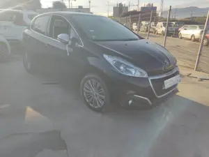PEUGEOT 208 foto 2