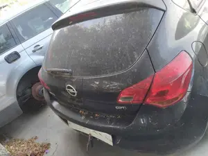 OPEL ASTRA J BERLINA 5P foto 4