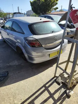 OPEL ASTRA H GTC foto 5