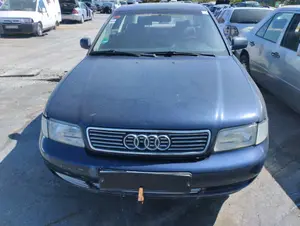 AUDI A4 BERLINA (B5) foto 1