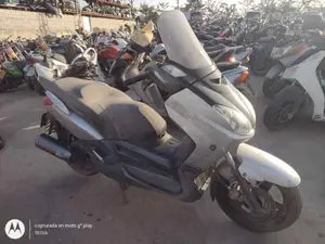 YAMAHA X-MAX 125 foto 2