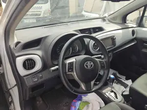 TOYOTA YARIS (P13) foto 4