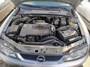 OPEL VECTRA B BERLINA foto 2