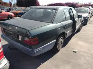 MERCEDES-BENZ CLASE 124 (BM 124) BERLINA foto 7