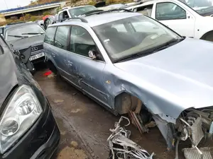 VOLKSWAGEN PASSAT BERLINA (3B3) foto 4