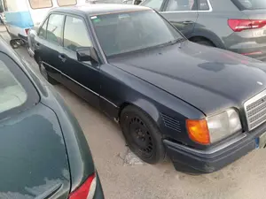 MERCEDES-BENZ CLASE E (BM 124) BERLINA foto 2