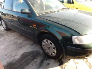 VOLKSWAGEN PASSAT BERLINA (3B2) foto 2