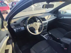 OPEL ASTRA H GTC foto 2