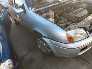 FORD FIESTA BERLINA (DX) foto 4