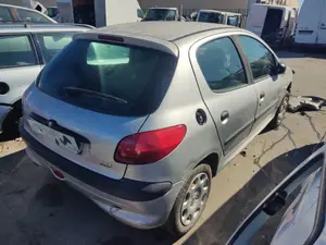 PEUGEOT 206 foto 2