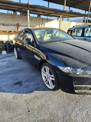 JAGUAR XE foto 3