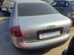 AUDI A6 BERLINA (4B2) foto 4