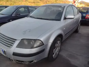 VOLKSWAGEN PASSAT BERLINA (3B3) foto 2