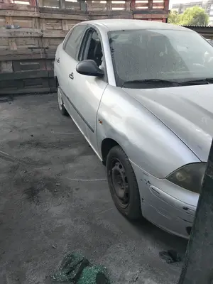 SEAT CORDOBA BERLINA (6L2) foto 2