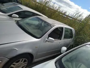 VOLKSWAGEN GOLF IV BERLINA (1J1)(10.1997) foto 2