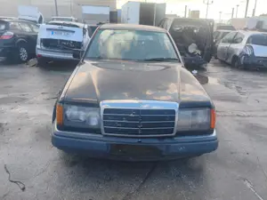 MERCEDES-BENZ CLASE 124 (BM 124) BERLINA foto 7