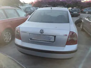 VOLKSWAGEN PASSAT BERLINA (3B3) foto 4