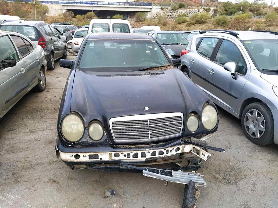 MERCEDES-BENZ CLASE E (BM 210) BERLINA