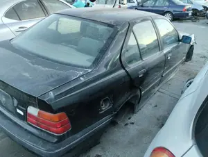 BMW SERIE 3 BERLINA (E36) foto 2
