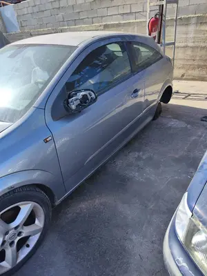 OPEL ASTRA H GTC foto 4