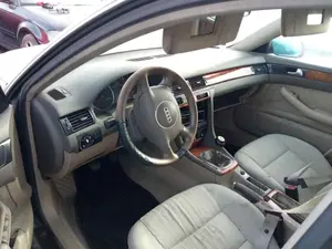 AUDI A6 BERLINA (4B2) foto 2